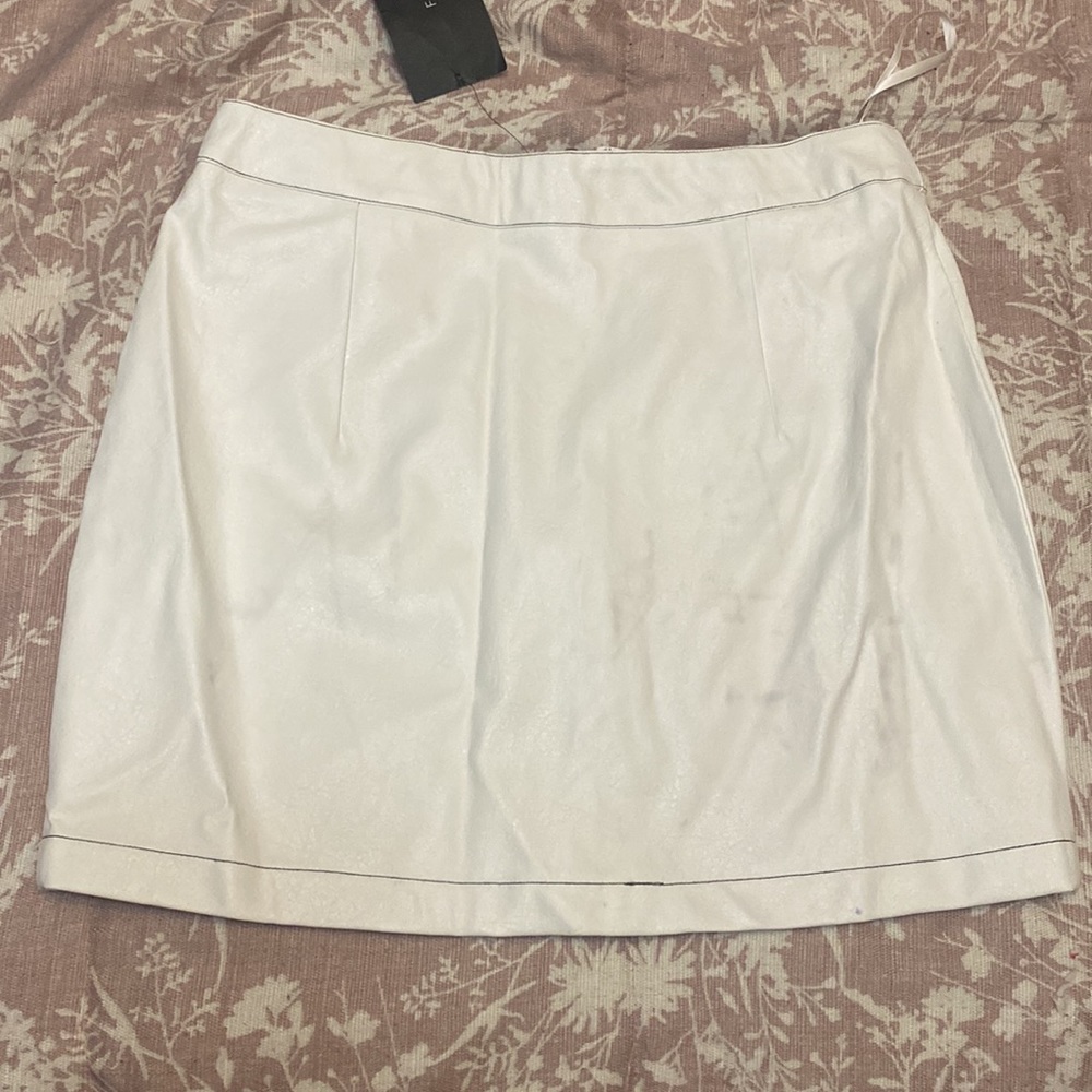 Mini skirt - Picture 2 of 2